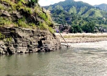 हिमाचल की पब्बर नदी में डूबे दो छात्र, NDRF बुलाई गई, तलाश में जुटे गोताखोर