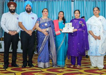 गुरु नानक मिशन स्कूल में सिरमौर एजुकेशन डेवेलपमेंट सोसायटी ने सम्मानित किए शिक्षक
