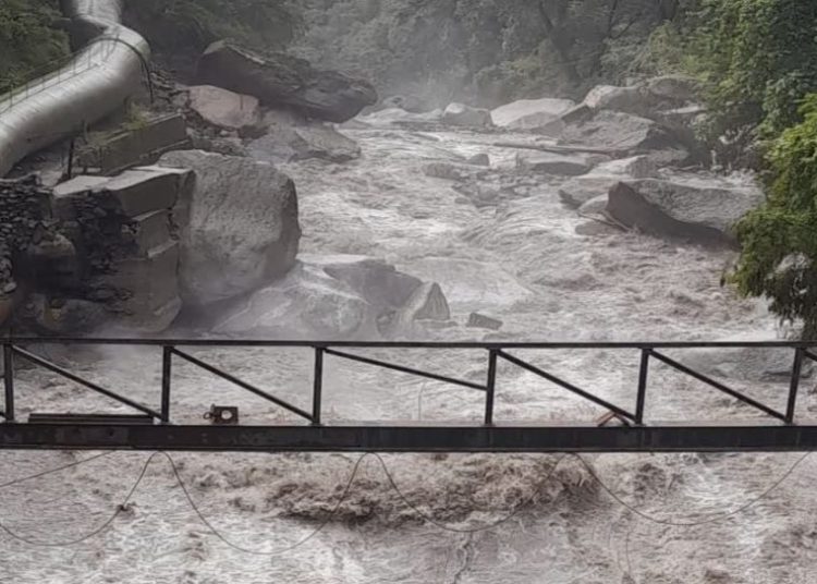 शिमला जिले में फ्लैश फ्लड आने से पावर प्रोजेक्ट को भारी नुकसान, बिजली उत्पादन हुआ ठप