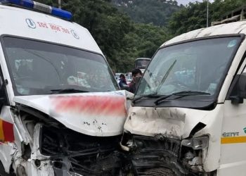 Solan: मरीज को छोड़ने गई AMBULANCE की पिकअप से जोरदार टक्कर, मची चीख-पुकार