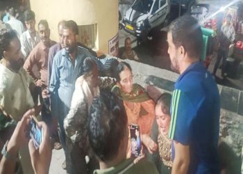 समय पर उपचार न मिलने से डेढ़ साल की बच्ची की मौत, परिजनों ने किया हंगामा