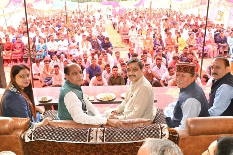 पच्छाद और नाहन में पंचायती राज जनप्रतिनिधियों एवं कार्यकर्ताओं से मिले जय राम ठाकुर, भाजपा की जीत के लिए एकजुट होकर जुटने का किया आह्वान