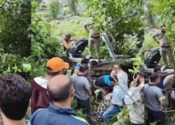 BIG BREAKING हिमाचल में दर्दनाक हाद*सा- शादी से लौट रहे परिवार की कार गहरी खाई में समाई, 4 ने तोड़ा दम