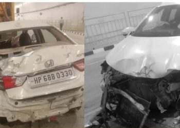 हिमाचल में तेज रफ्तार का कहर : टनल के अंदर रेलिंग से टकराई कार के उड़े परखच्चे; 4 लोग थे सवार