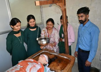 पंचकर्म से सुदृढ़ हो रही पारंपरिक आयुर्वेदिक चिकित्सा, सिरमौर में 89 संस्थानों के माध्यम से मिल रहीं आयुष सेवाएं