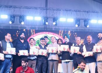 पांवटा साहिब में निंजा की गायकी का चला जादू, खचाखच भरा रहा गुरुद्वारा ग्राउंड! 