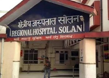 Solan : क्षेत्रीय अस्पताल में सिजेरियन के दौरान नवजात की टूटी टांग, पिता ने लगाए लापरवाही के आरोप