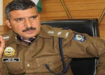 IPS अफसर संजीव गांधी पर 24 घंटे में एक और FIR, अब ₹14.07 लाख के घोटाले के आरोप, तबादले के 8 माह बाद भी SP आवास पर कब्जे के आरोप