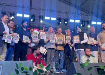 आंज भोज क्षेत्र के वरिष्ठ पत्रकार श्यामलाल पुंडीर ने लिखी महापर्व धनला की पुस्तक,आज उद्योग मंत्री ने किया विशेषांक का विमोचन 