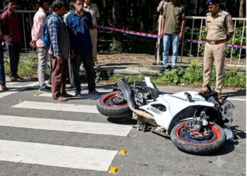 पांवटा साहिब :   दर्दनाक सड़क हादसा 26 वर्षीय युवक की मौत, 18 वर्षीय युवक की  हालत नाजुक , तेज रफ्तार स्पोर्ट्स बाइक नै  पिकअप को पीछे से मारी टक्कर