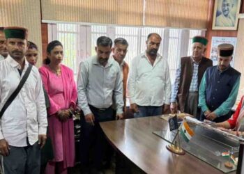क्रेशर लगाने पर नेहली धीड़ा के ग्रामीणों का विरोध, मकानों पर मंडरा रहा खतरा; ADC से लगाई ये गुहार